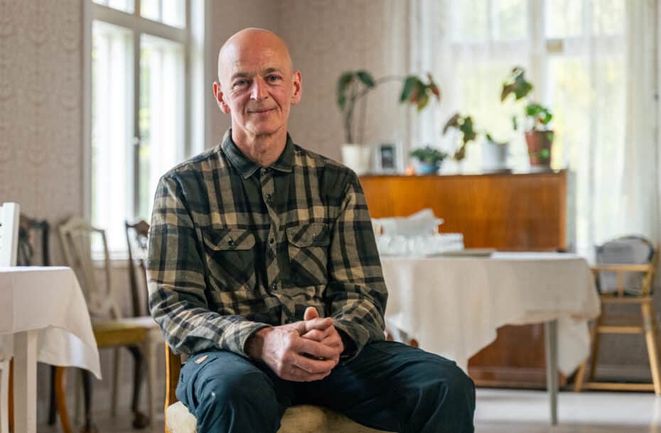 Tekoja Karjalasta: Taiteilija Patrick Ward – Kutsun itseäni ennemmin työmieheksi kuin taiteilijaksi
